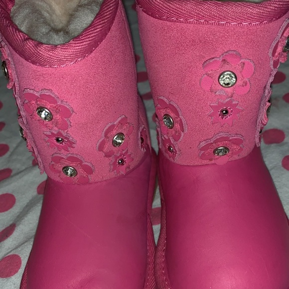 Pink flower uggs size 6 - Picture 2 of 2